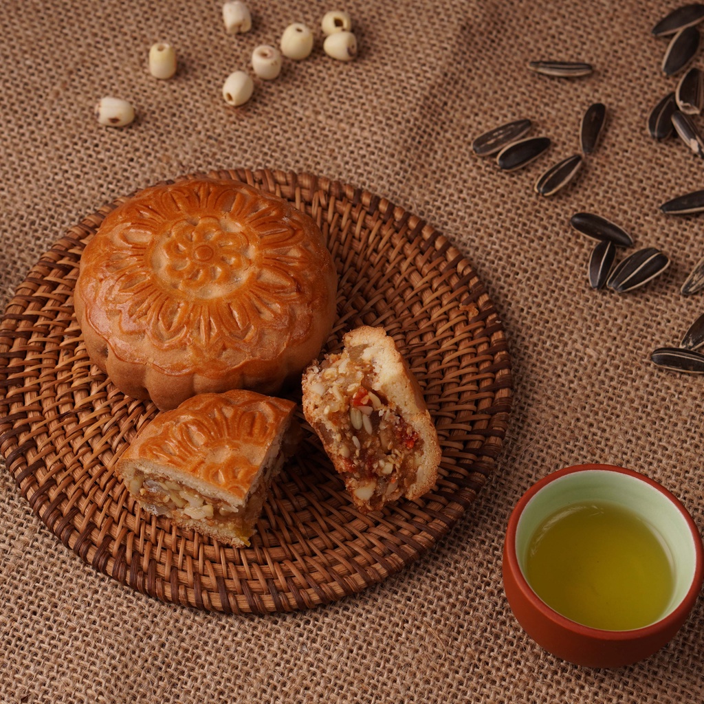 Bánh trung thu Nhật Bản Nakayama Geppei nhân thập cẩm truyền thống 140g