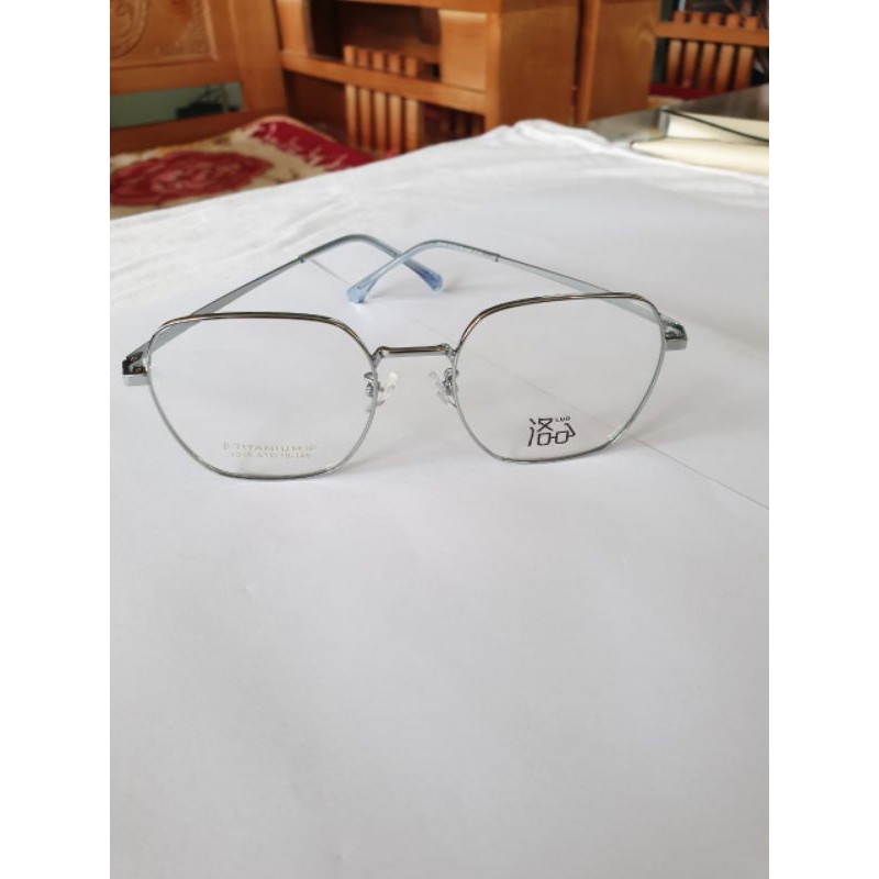 Gọng kính thời trang titanium của japan 5018