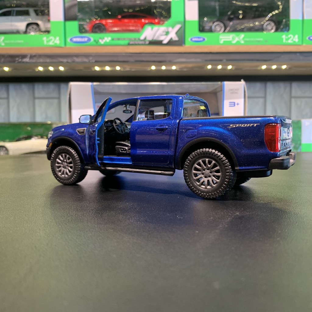 Mô hình xe bán tải Ford Ranger 2019 tỉ lệ 1:27 hãng Maisto (Cam+ Xanh)