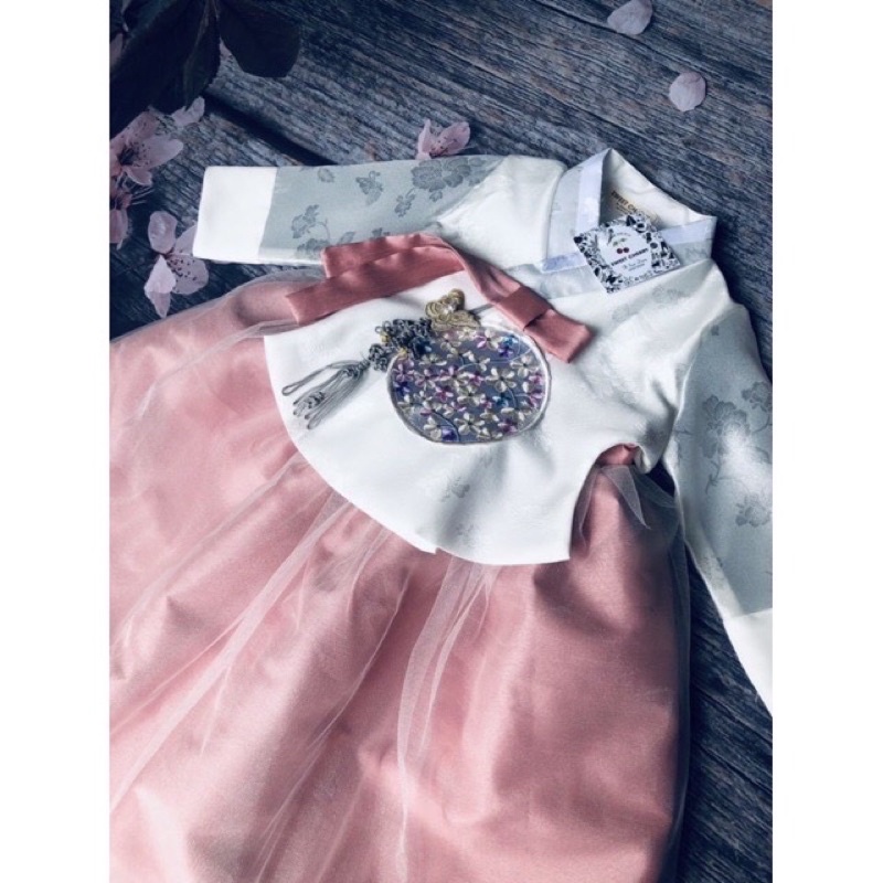 Bộ hanbok cho bé