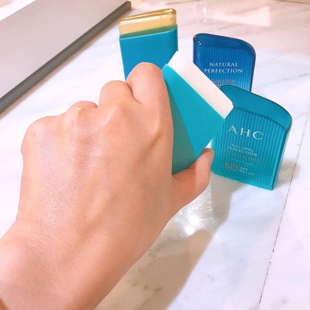 ☀️SÁP LĂN CHỐNG NẮNG AHC NATURAL PERFECTION FRESH SUNTICK SPF 50+ PA++++ | BigBuy360 - bigbuy360.vn