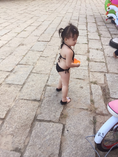 Bikini bé gái