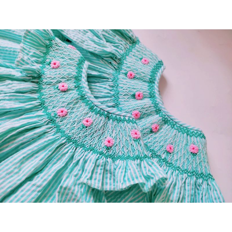 Đầm Smock sọc xanh thêu hoa cúc, tay cánh tiên & tay lững