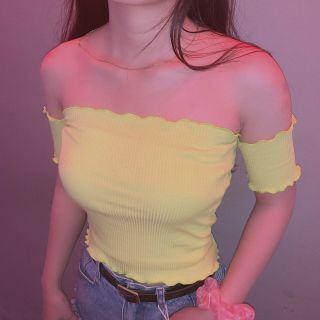 Áo croptop bẹt vai