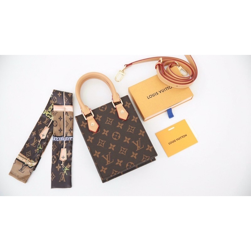 Túi LV mini và móc trâu