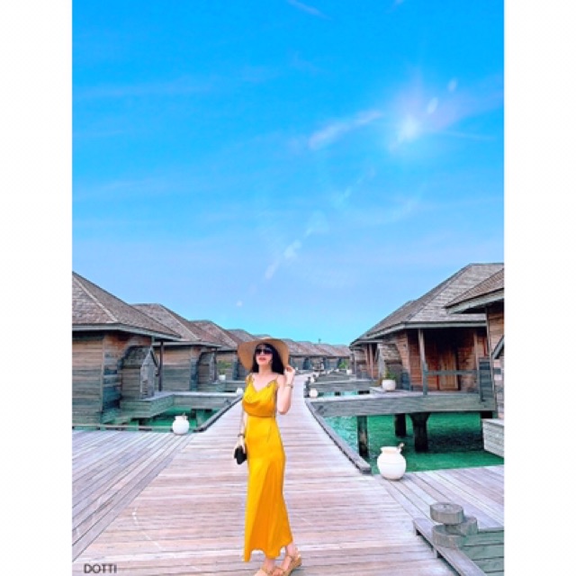 ANH THAT- ĐẦM MAXI CỔ ĐỔ HARA hai dây chất lụa lở lưng ( hàng thiết kế)
