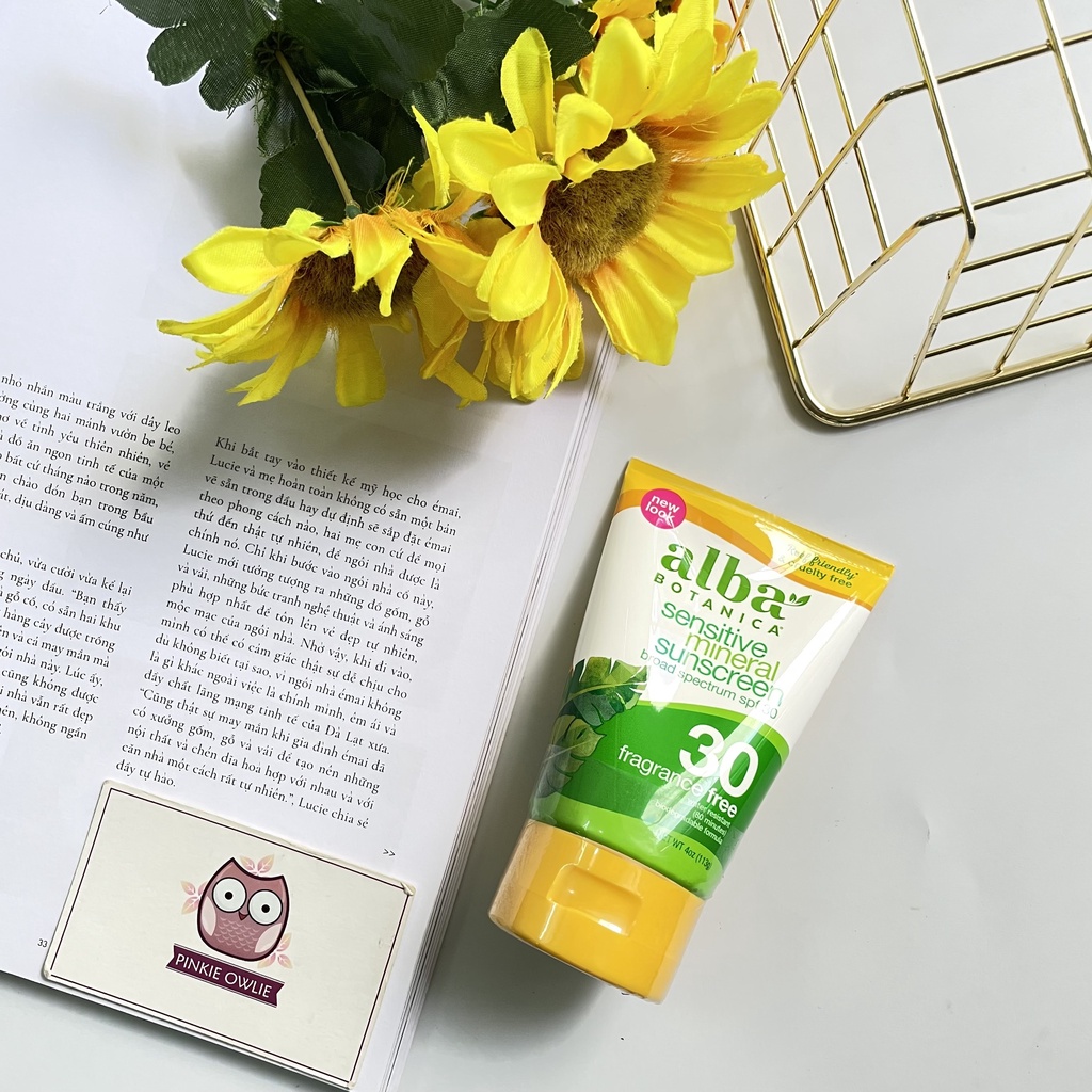 Kem chống nắng vật lí Alba Botanica cho da nhạy cảm - 1 trong 10 loại kem chống nắng vật lí tốt nhất thế giới 😉