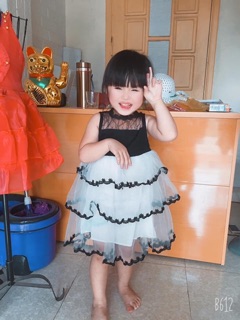 Váy công chúa ren tầng cho bé