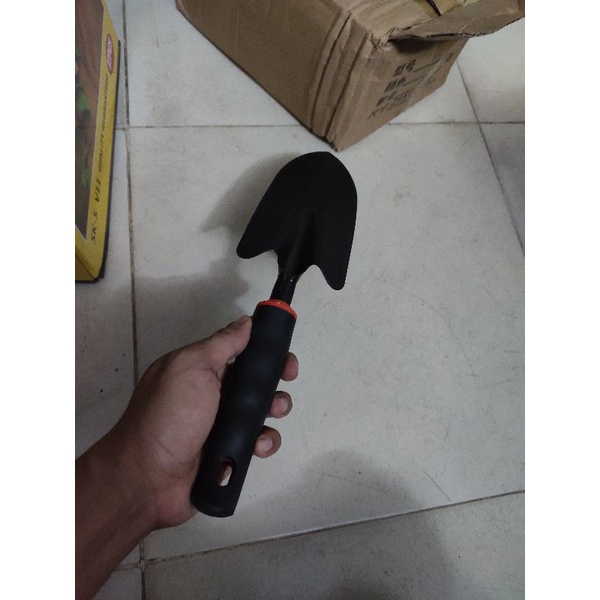 xẻng xúc đất làm vườn loại dài / ngắn, lưới thép cứng, cán nhựa chắc chắn