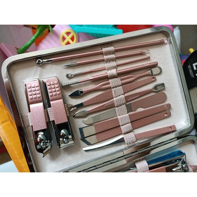 Bộ cắt móng 18 chi tiết cao cấp, sắc bén nhỏ gọn- MÀU HỒNG