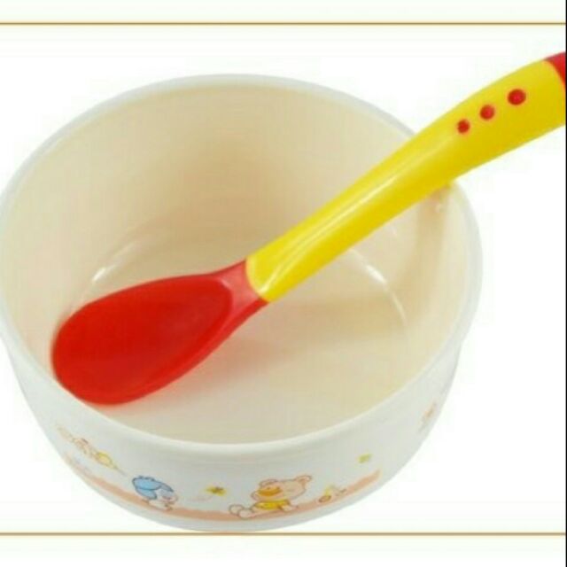 Thìa ăn dặm báo nóng cho bé yêu