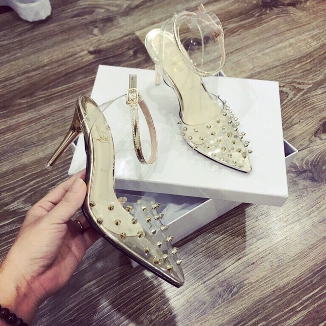 Giày luboutin trong