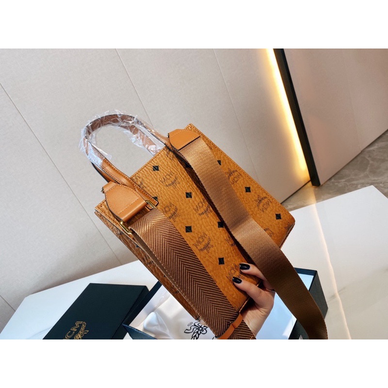 Túi đeo chéo MCM thời trang cao cấp 2022