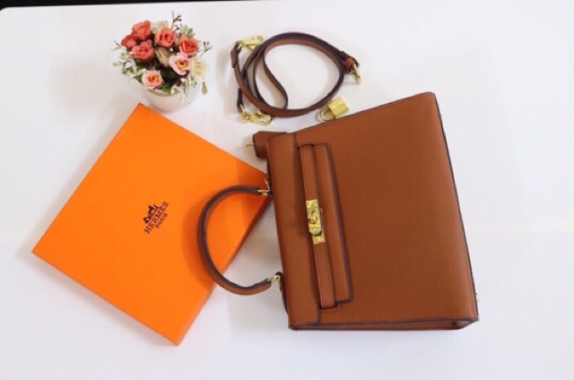 Túi hm dáng cao khoá vàng