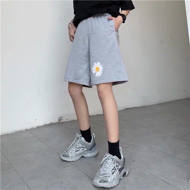 Quần đùi rộng⚡️XẢ HÀNG - VIDEO ẢNH THẬT⚡️Quan Short Nam Nữ in Hình Hoa Cúc, sọt chất thun nỉ đủ size màu đen xám M01