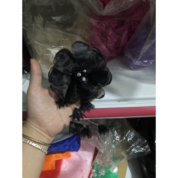 Hoa cài von xinh xắn xuất sắc