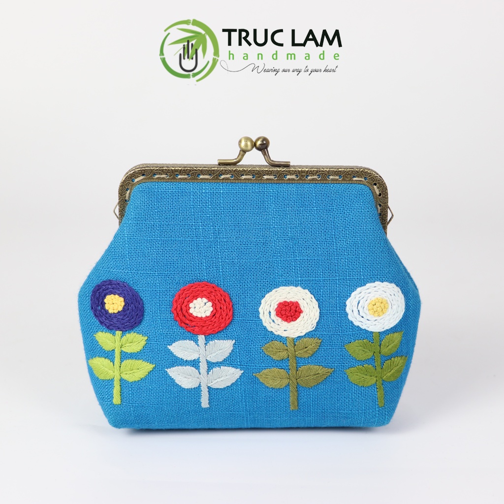 Ví Đeo Chéo Nữ Vải Linen Khóa Nẹp Đồng Họa Tiết Bốn Bông Hoa Thêu Tay - Trúc Lâm Handmade