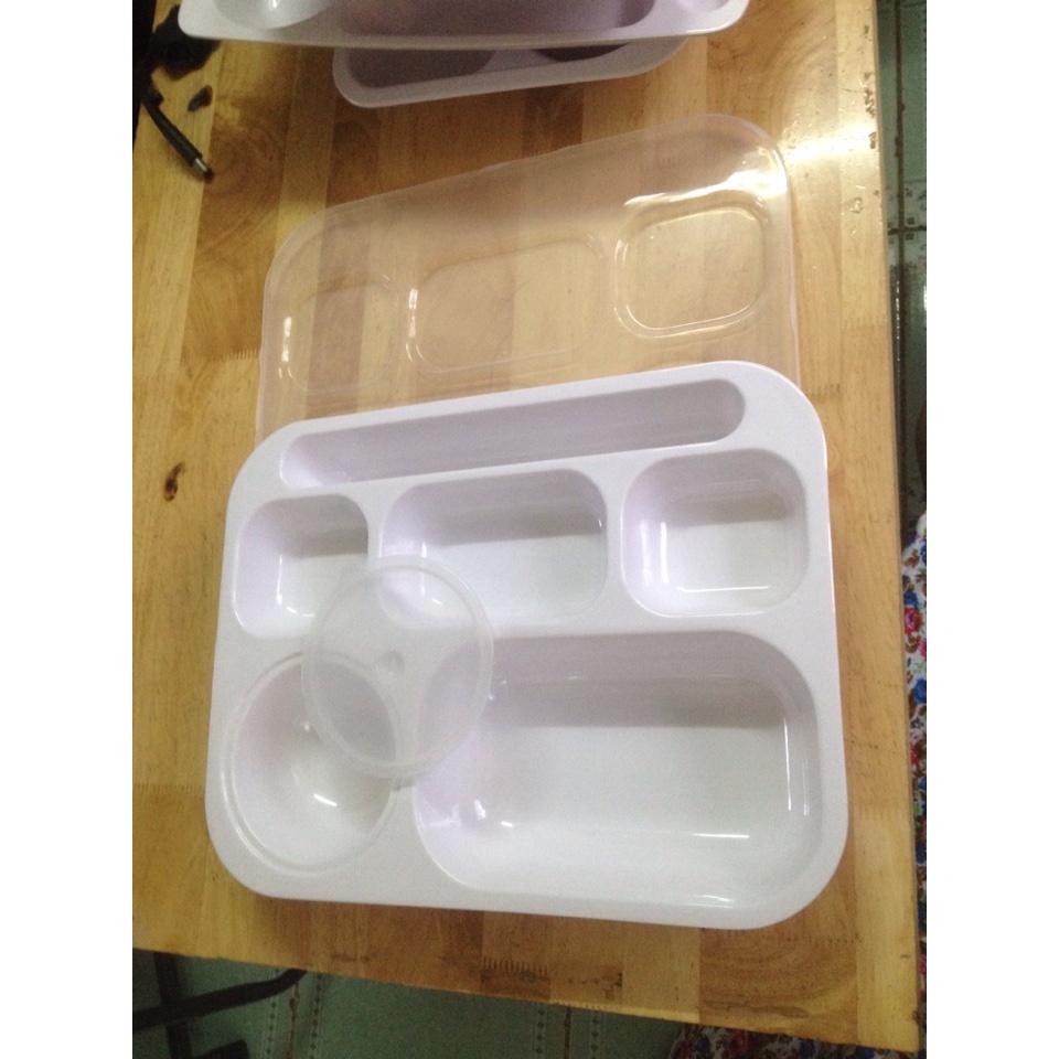 Khay cơm văn phòng 6 ô nhựa Size 32.6 x 25.2 x 5.6 cm kèm nắp đậy