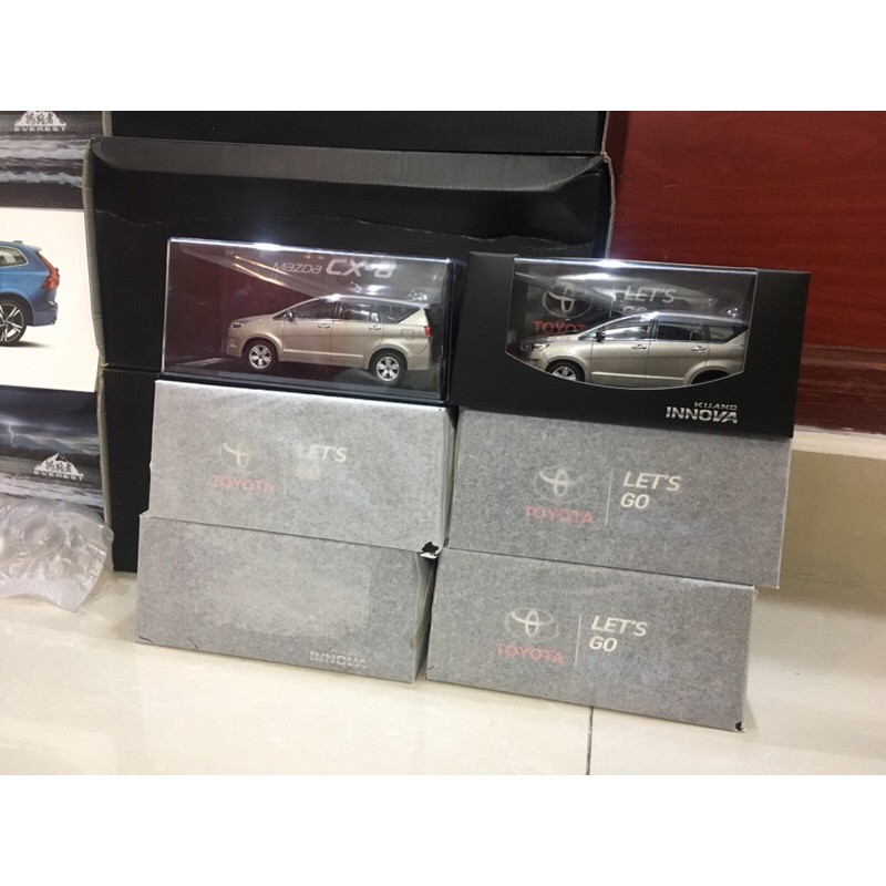 Mô hình Toyota Innova 2020 tỉ lệ 1:32