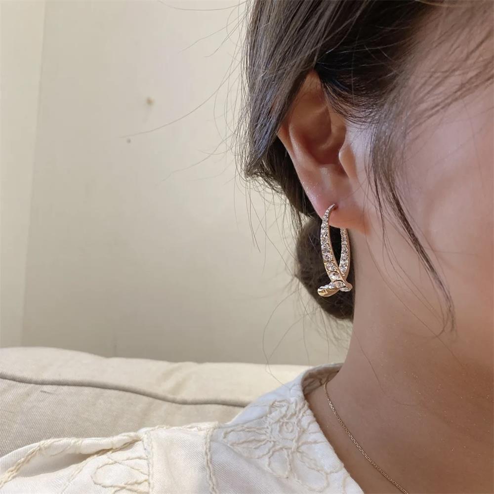 Khuyên Tai Nữ Hình Thánh Giá Thời Trang