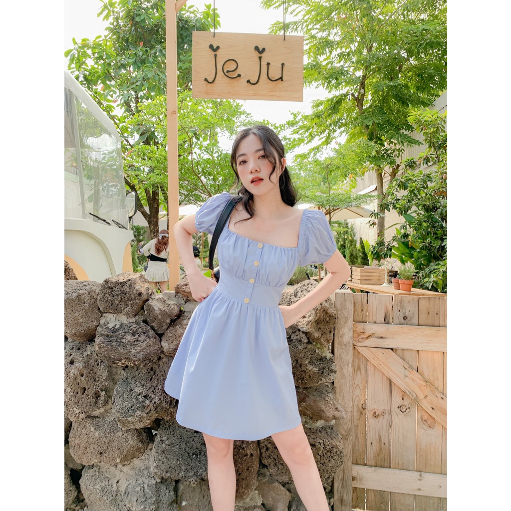 Đầm Yoona - Đầm cổ vuông nhún ngực nút gỗ | BigBuy360 - bigbuy360.vn