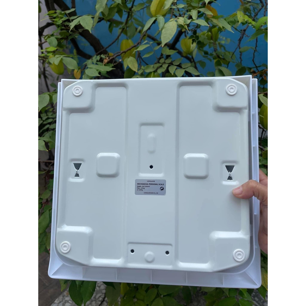 Cân sức khỏe Lock&Lock tải trọng tối đa 120Kg màu trắng