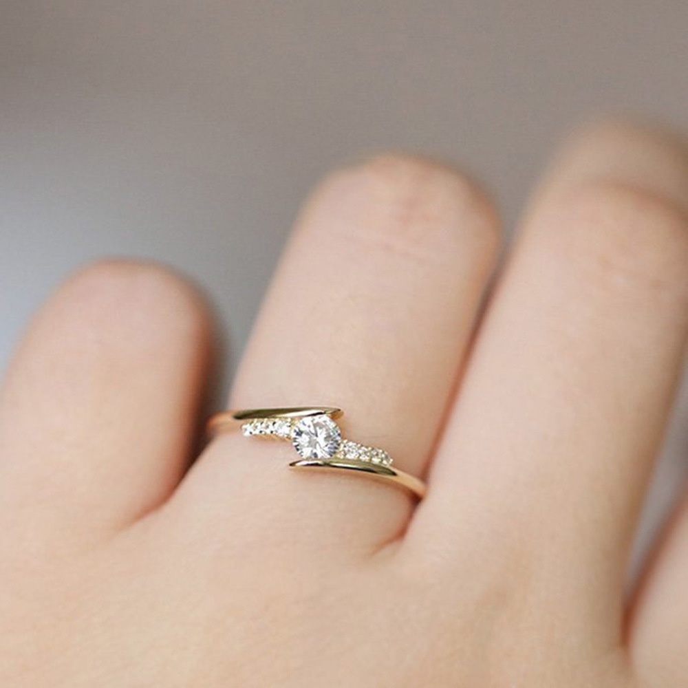 Nhẫn Đính Hôn Bằng Thép Titan Mạ Vàng Đính Đá Zircon Thời Trang Dành Cho Nữ