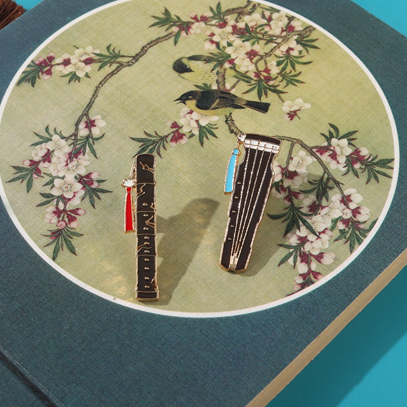 Ghim Cài Áo Hình Nhạc Cụ Guzheng Tráng Men Dáng Dài Dùng Làm Quà Tặng Cho Bạn Bè