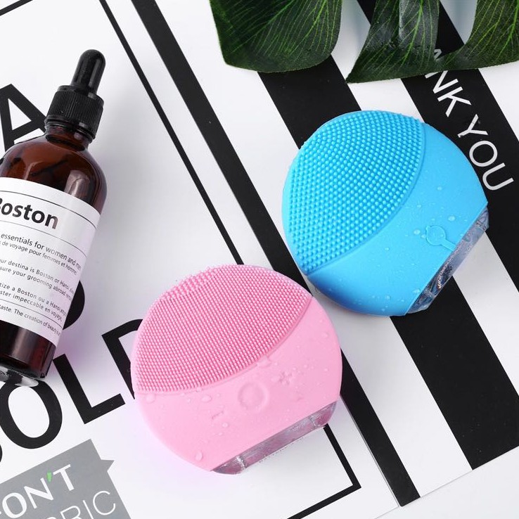 Máy rửa mặt, massage mặt FOREVER mã 2Z16 màu hồng đậm và xanh ( giao màu ngẫu nhiên)