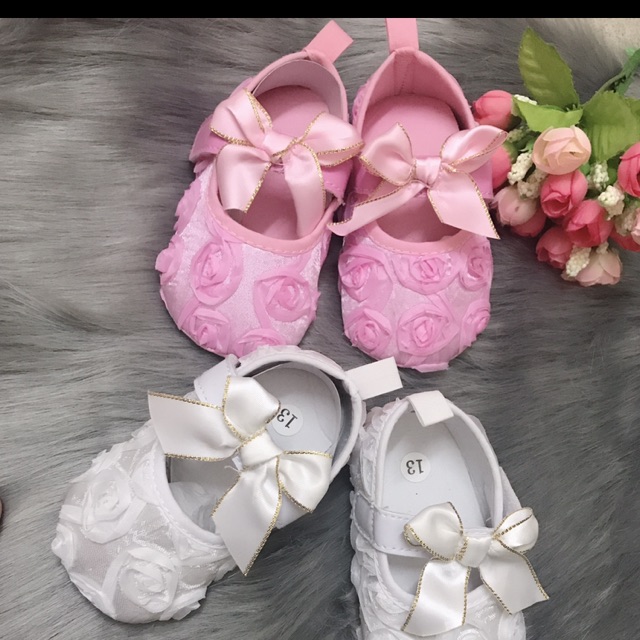 Set giày kèm tuaban cho bé