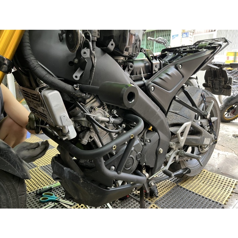 Chống đổ khung dành riêng cho Yamaha MT15