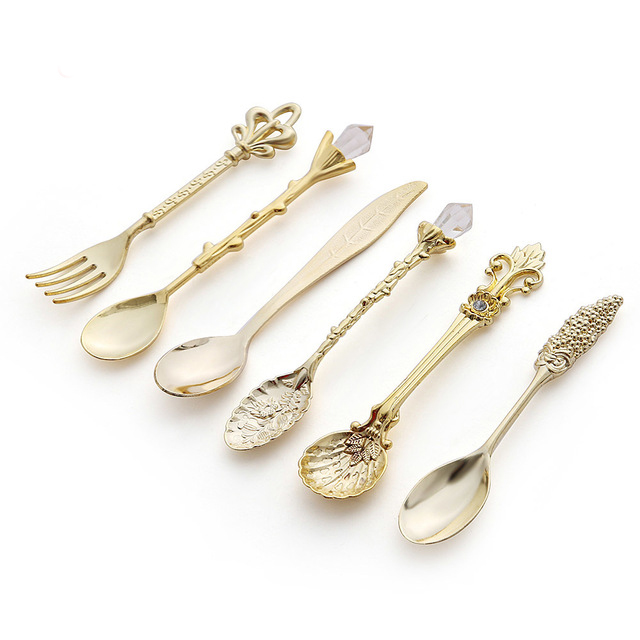 Set 6 Muỗng / Nĩa Bằng Kim Loại Phong Cách Hoàng Gia Vintage