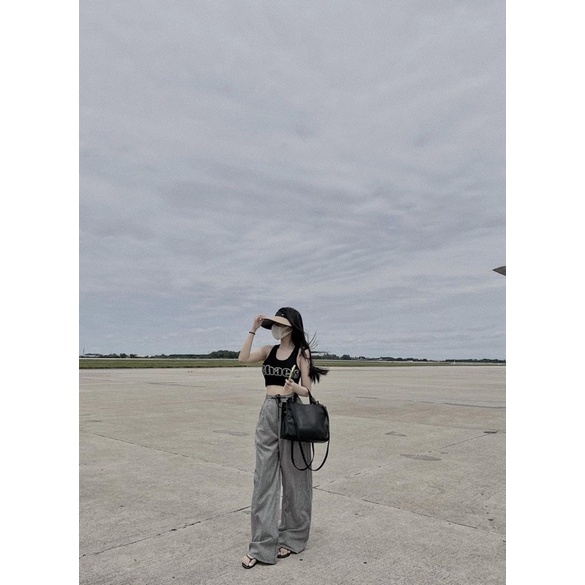 Sét quần suông kẻ áo ba lỗ mai phương bùi