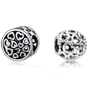 Charm xỏ tròn khắc hình trái tim