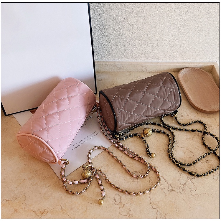 Túi đeo vai IELGY chất liệu nylon hình trụ phối chuỗi xích thời trang