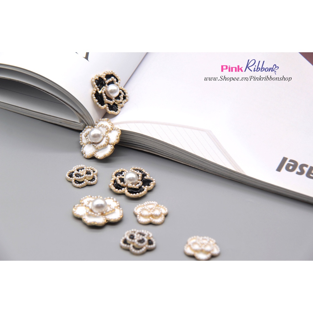 Charm hoa Ch@N€L đính trai nhí cỡ 3cm và 2cm