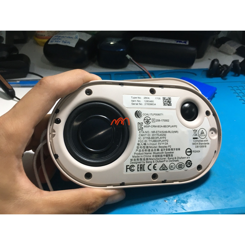 Thay pin loa Bang & Olufsen Beoplay P2