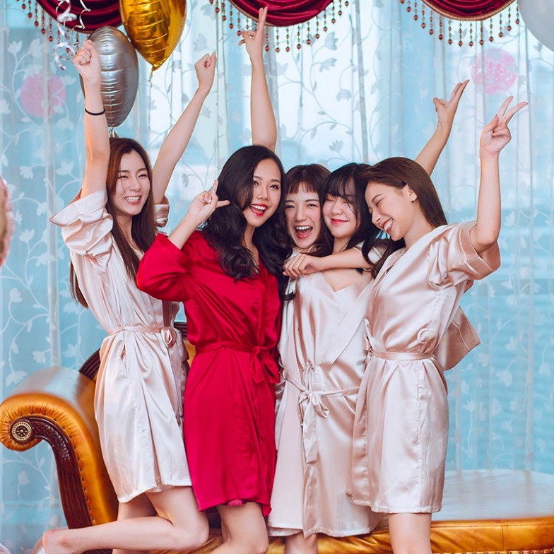 Vải lụa phi bóng Áo choàng ngủ makeup CÔ DÂU đính đá sang trọng dày dặn mịn màng trơn màu chữ BRIDE  Chérie Sleepwear