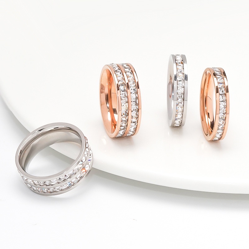 Nhẫn Đôi Bằng Thép Titan Không Gỉ Đính Kim Cương Giả Phủ Toàn Bộ Hàng