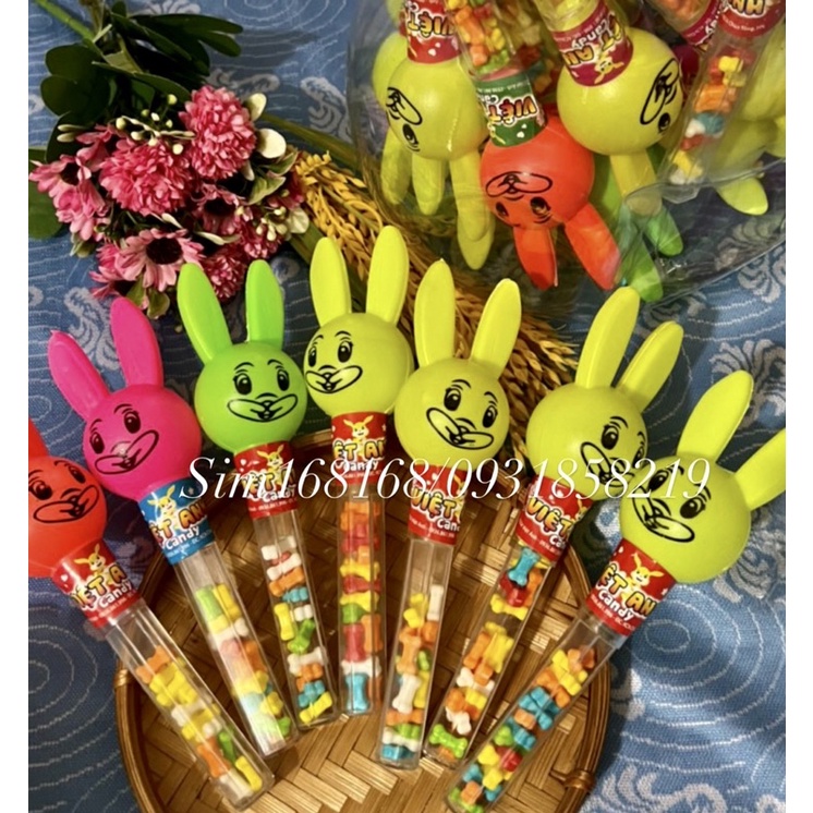 kẹo xương tuổi thơ kèm đồ chơi hình thỏ