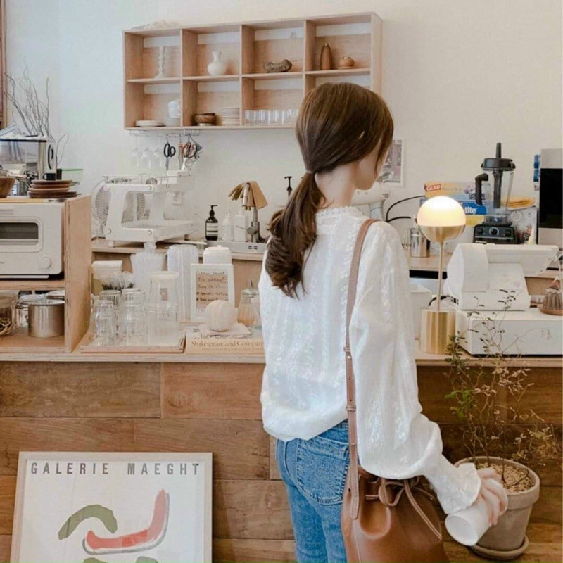 Áo sơ mi cổ ren tay bo