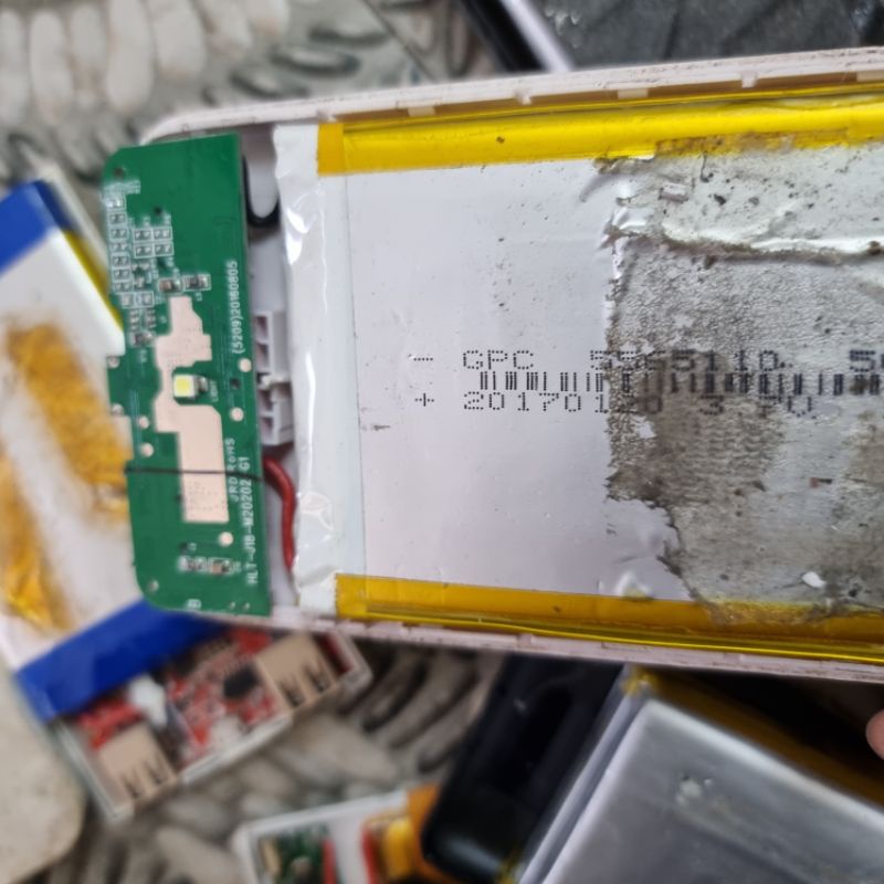 Sạc dự phòng bị mất vỏ pin  các loại hàng dành cho a.e thợ sửa chữa