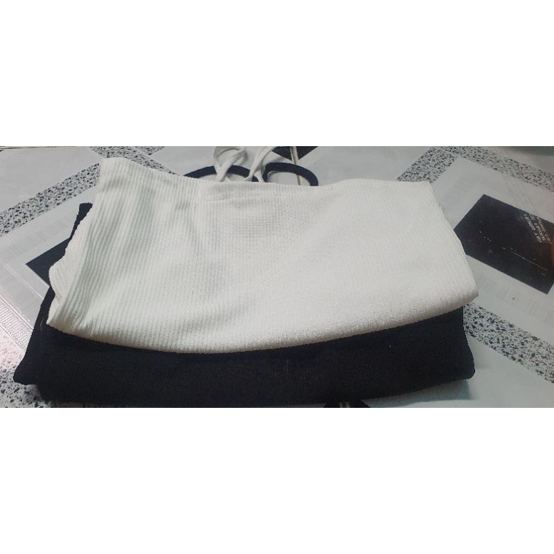 Áo Len Nữ Trễ Vai Kiểu Cổ Yếm Dây Mảnh Dài Tay 2 Màu Trắng Đen | BigBuy360 - bigbuy360.vn