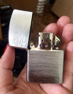 Zippo USA bạc xước