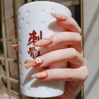 Nail box charm hoa sang chảnh móng giả thiết kế