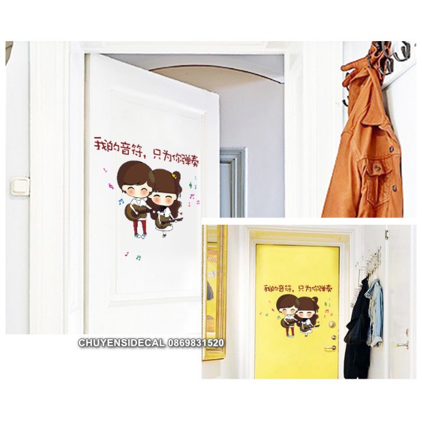 Decal trang trí tường - Tranh Chibi Cặp Đôi chơi đàn