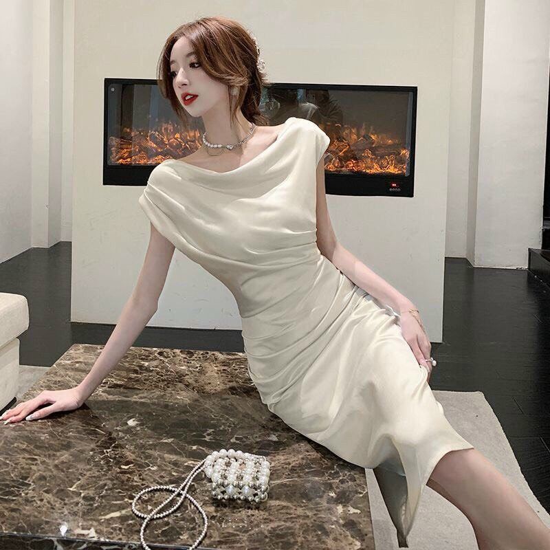 ĐẦM ÔM THÂN XẾP LI CỔ ĐỔ màu trắng Lh 0917399527