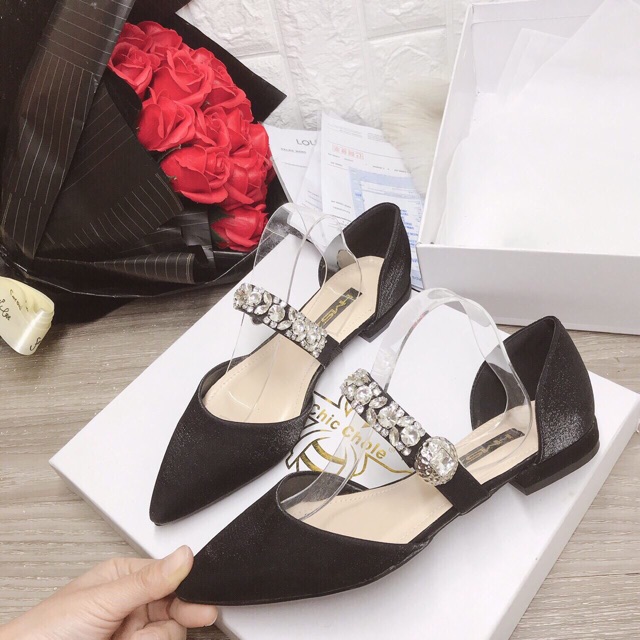 Giày bệt quai đá