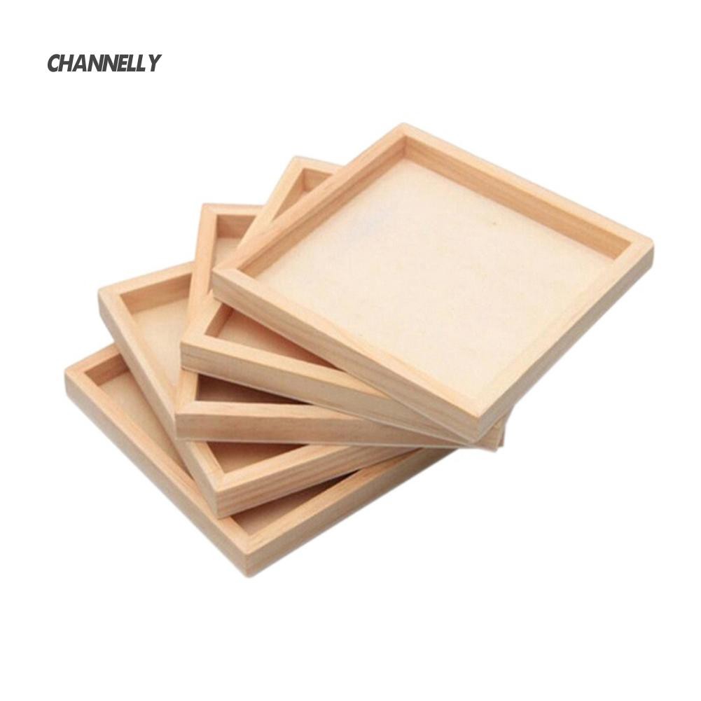 Khay gỗ đựng đồ với kích thước 12cm x 12cm x 1.3cm tiện dụng