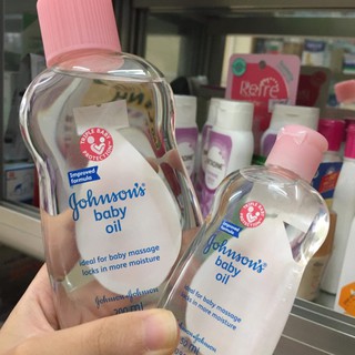Dầu mát-xa và dưỡng ẩm Johnson cho bé